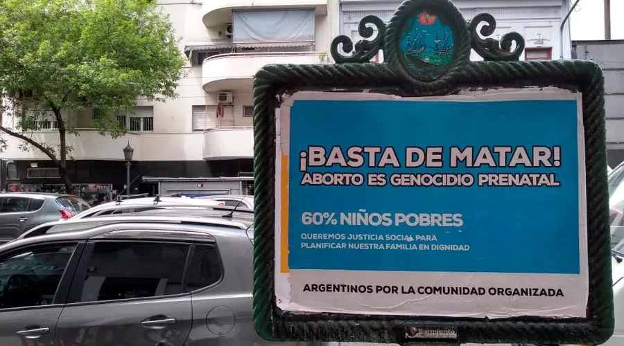 Carteles defensa de la vida. Crédito: Argentino por la comunidad organizada.