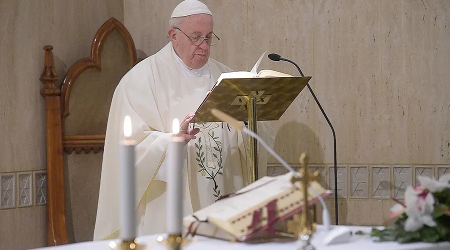 El Papa durante la Misa en Casa Santa Marta. Foto: Vatican Media?w=200&h=150