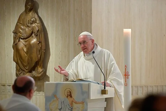 Papa Francisco: La oración es la batería que hace funcionar al cristiano 