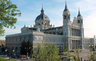 Catedral de Almudena en Madrid / Wikipedia Luis Garcu00eda (CC-BY-SA-3.0) 