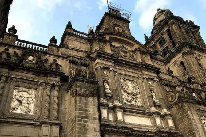 En menos de una semana vuelven a bloquear accesos a Catedral de México