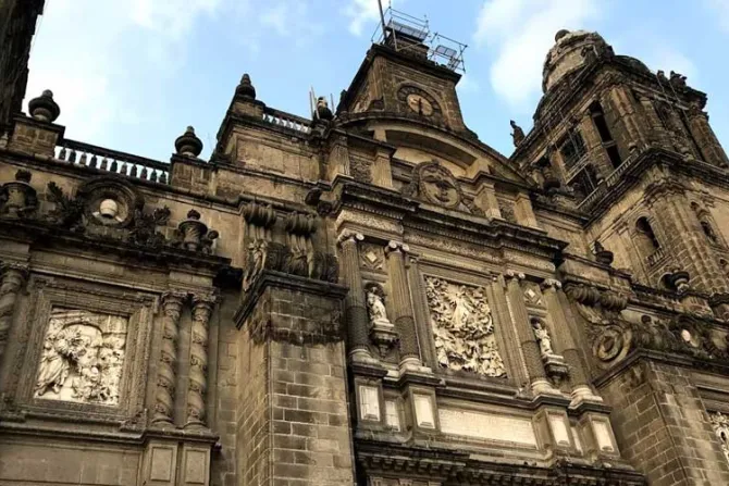 Abortistas intentan incendiar Catedral de México [VIDEO y FOTOS]