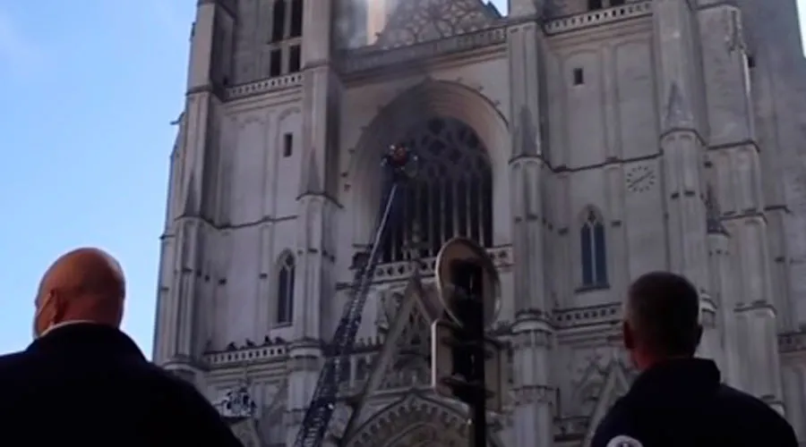 Incendio en la Catedral de Nantes. Foto: EWTN