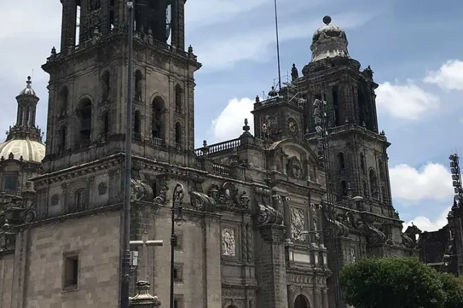Catedral Primada de México en riesgo por pirotécnicos de fiestas patrias