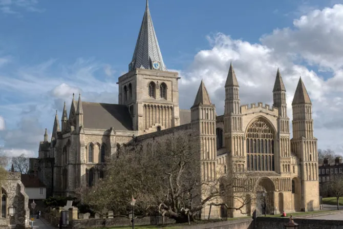 Anglicanos convierten catedral en “campo de minigolf” para atraer personas
