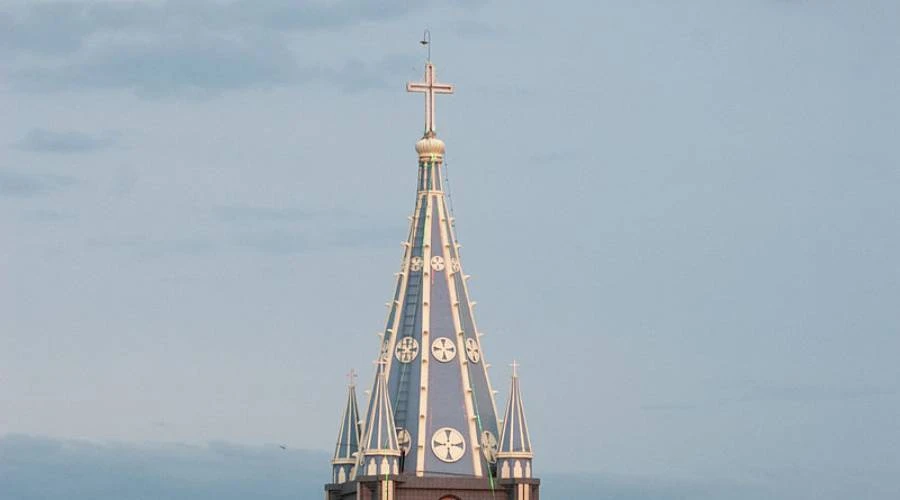 Cu00fapula de la Catedral del Sagrado Corazu00f3n en Mandalay. Cru00e9dito: Bessie and Kyle (CC BY-SA 2.0).?w=200&h=150