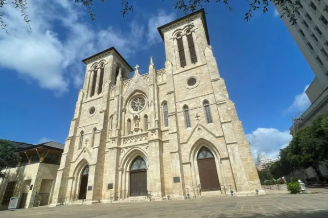 Arquidiócesis de San Antonio suspende a 2 sacerdotes acusados de abusos en EEUU