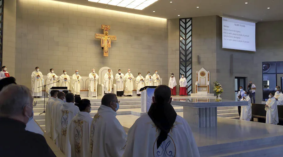 Católicos tienen nueva catedral en Baréin: Nuestra Señora de Arabia ya fue consagrada