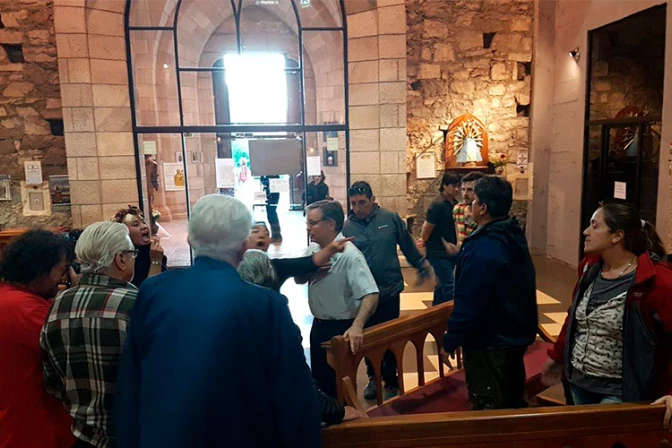 Atacan catedral en Argentina mientras se celebraba una Misa [VIDEO Y FOTOS]