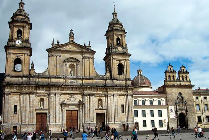 Arzobispo de Bogotá ordena cerrar iglesias ante restricción total de movilidad por COVID-19