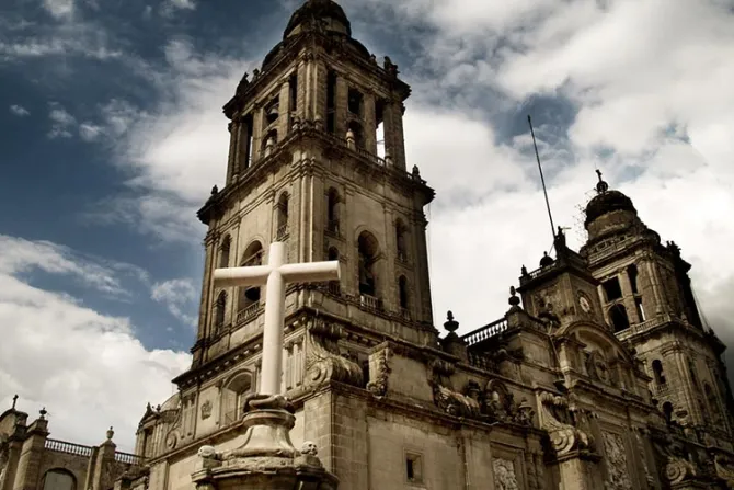 Catedral Primada de México en peligro de incendio por negligencia de autoridades civiles