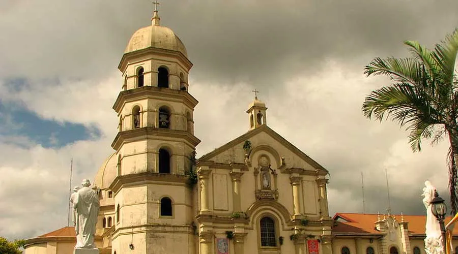 Una catedral católica en Filipinas / Foto: Wikipedia Cesarcambay (CC-BY-SA-3.0)