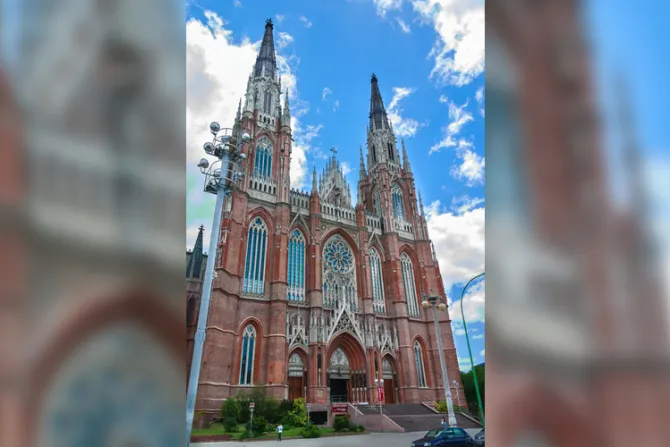 Apoyan a Mons. Aguer tras profanación de la Catedral de La Plata