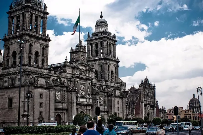 Arquidiócesis de México desmiente muerte de sacerdote apuñalado en la Catedral