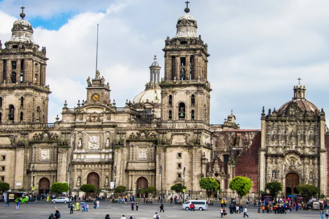 Maratón de confesiones en Catedral de México