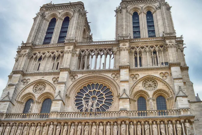 Catedral de Notre Dame transmitirá veneración de Corona de Espinas en Viernes Santo