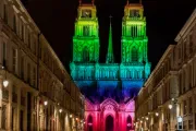 Nuevo bulo: Foto de catedral francesa iluminada con bandera gay es un montaje