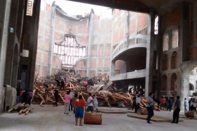 Víctimas de derrumbe de catedral reciben apoyo de la Iglesia en México