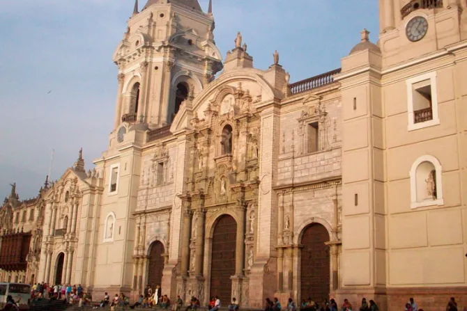 Perú: Iglesias abrirán a partir de noviembre con un tercio de su aforo