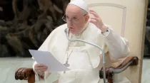 El Papa Francisco pronuncia su catequesis. Foto: Daniel Ibáñez / ACI Prensa