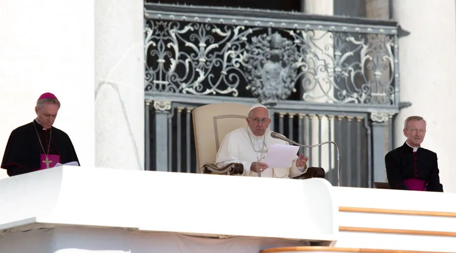 El Papa Francisco pronuncia su catequesis. Foto: Daniel Ibáñez / ACI Prensa?w=200&h=150