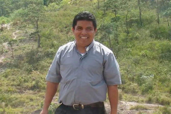 Desconocidos matan a joven sacerdote en El Salvador