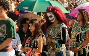 Celebraciu00f3n Du00eda de los Muertos / Foto: Captura Video Arquidiu00f3cesis Los u00c1ngeles 