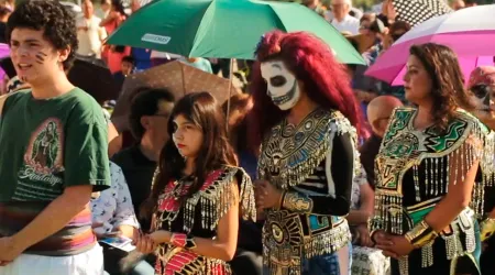 Sacerdote en México explica significado religioso de celebración del Día de los Muertos