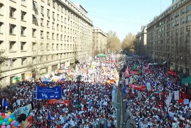 FOTOS: Más de 100 mil personas en histórica celebración por la vida en Chile