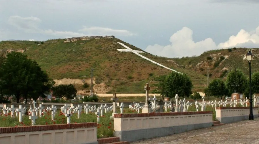 Detalle del cementerio de los mártires de Paracuellos. Crédito: Mr. Tickle / Wikimedia Commons (CC BY-SA 3.0).