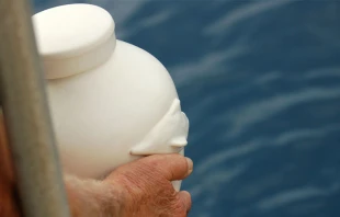 Cenizas lanzadas al mar / Flickr de abbyladybug (CC-BY-NC-2.0)  