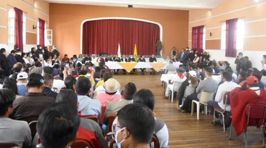 Firma de acuerdo entre el Gobierno de Ecuador y líderes del movimiento indígena. Crédito: Ministerio de Gobierno de Ecuador.?w=200&h=150