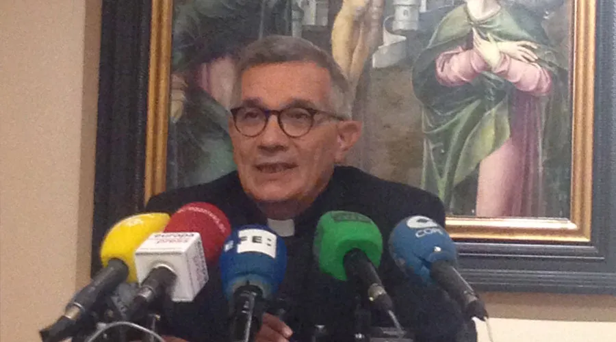 Mons. César Franco en la rueda de prensa de hoy (Foto Blanca Ruiz)?w=200&h=150