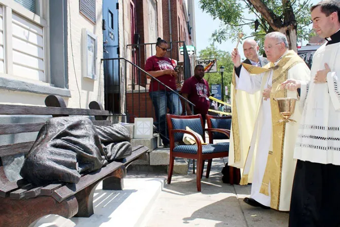 Estados Unidos: Arzobispo bendice estatua de “Jesús sin techo” en Filadelfia