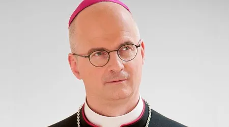 Obispo nombra dos laicos en lugar de vicarios episcopales