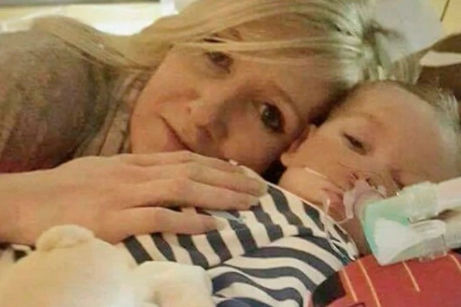 Bebé con enfermedad terminal será desconectado contra voluntad de sus padres