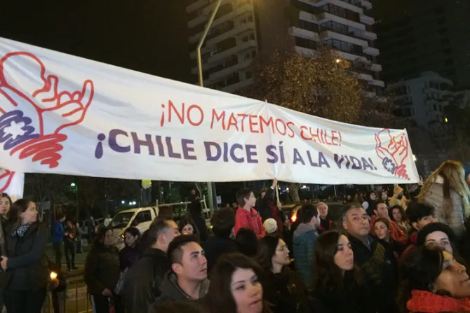 “Chile dice sí a la vida”, claman activistas en estreno de cinta “Los 33”