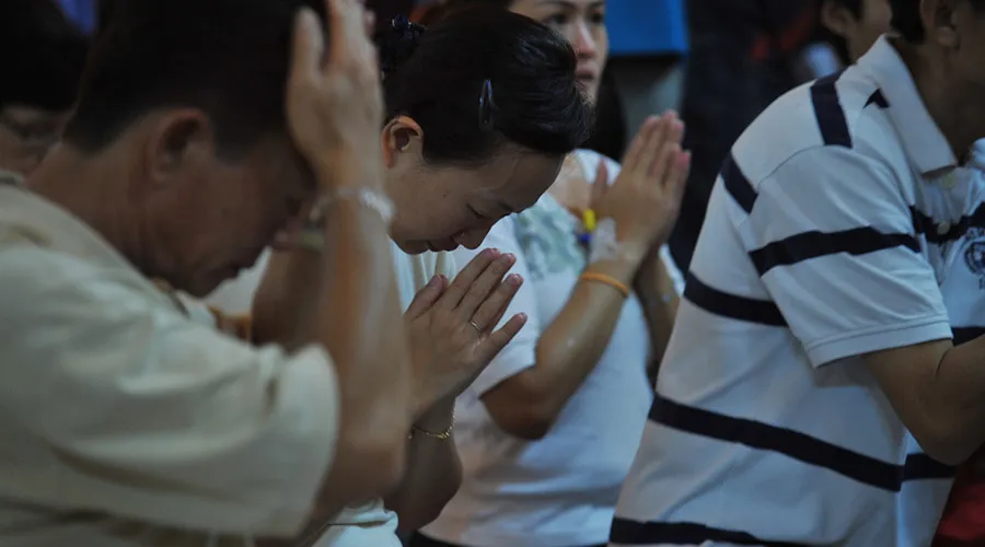 Chinos rezando (imagen referencial) / Foto: Flickr de Udeyismail (CC-BY-2.0)?w=200&h=150