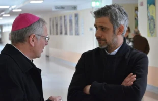 Mons. Claudio Cipolla y el P. Roberto Cavazzana. Foto: Diu00f3cesis de Padua 