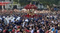 Multitud de fieles en torno a la imagen de Nuestra Señora, durante el Círio 2019 / Foto: Facebook Círio de Nazaré