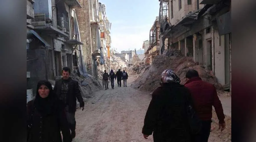Ciudadanos de Alepo (Siria) / Foto: Alexandre Goodarzy (SOS Chretiens D´Orient)?w=200&h=150