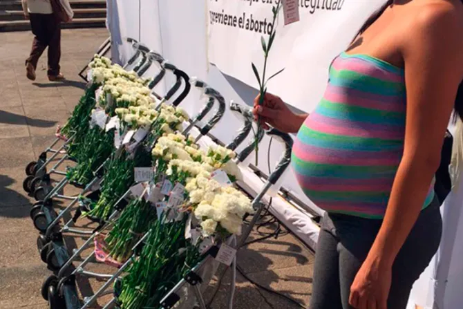 Madres embarazadas realizan singular manifestación pro vida y contra el aborto en Chile