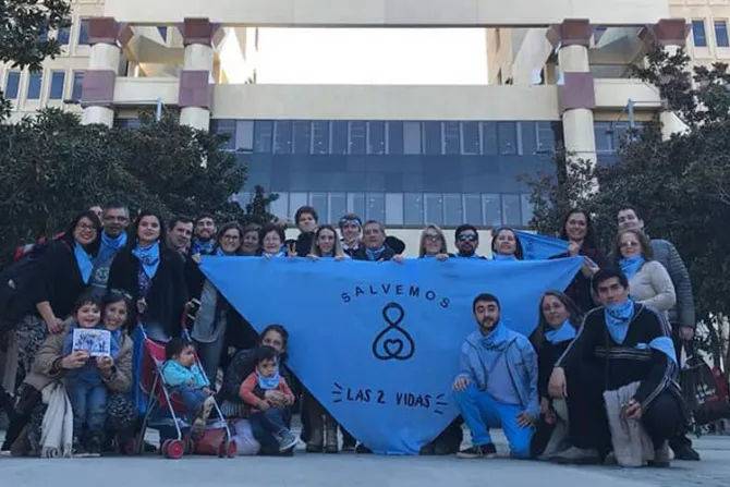 Ola celeste se levanta para rechazar el proyecto de aborto libre en Chile