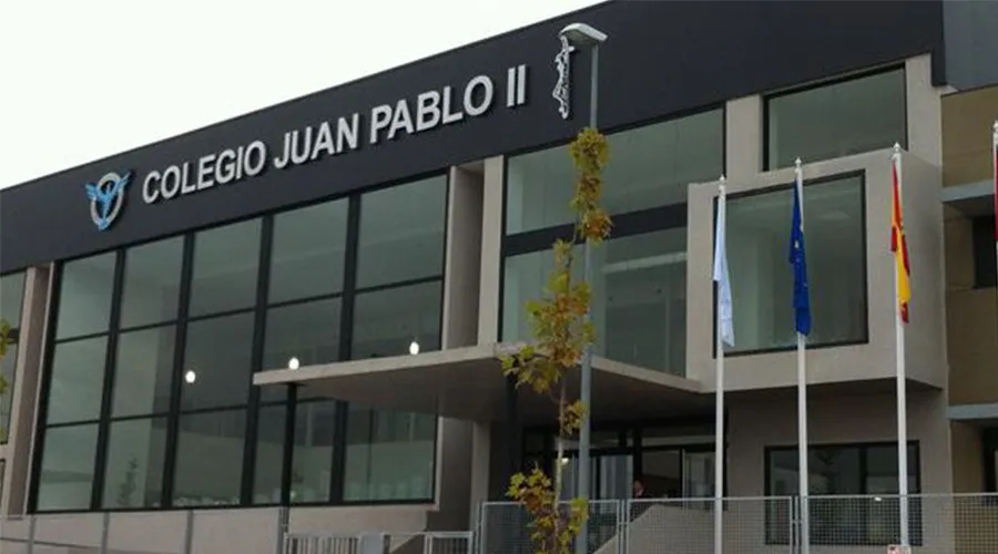 Fachada del colegio Juan Pablo II de Alcorcón, Madrid (España). Foto: Facebook Colegio Juan Pablo II.?w=200&h=150