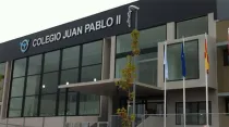 Fachada del colegio Juan Pablo II de Alcorcón, Madrid (España). Foto: Facebook Colegio Juan Pablo II.