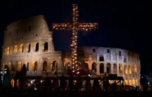 Vía Crucis en el Coliseo. Crédito: Daniel Ibáñez/ ACI Prensa 