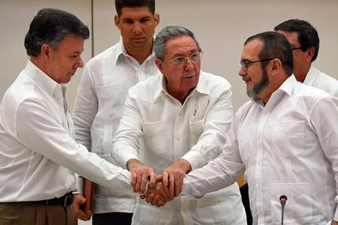 P. Lombardi: Papa Francisco estará muy feliz por acuerdo entre FARC y gobierno colombiano