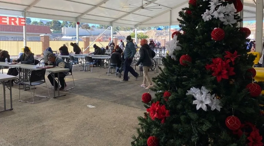 Caridad católica adelanta comida navideña para personas vulnerables en Las Vegas