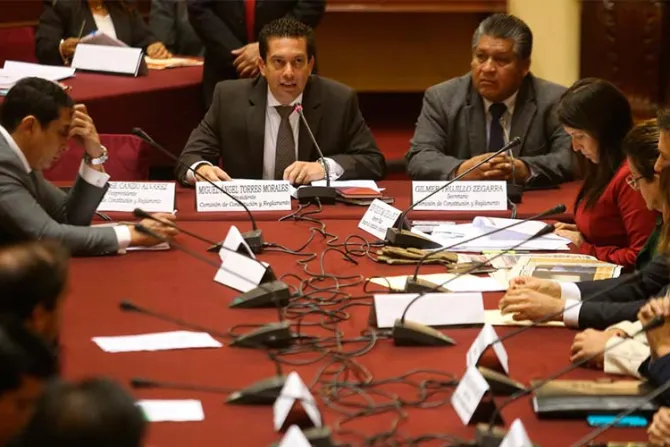 Perú: Comisión del Congreso aprueba derogar “ley mordaza” pro-gay