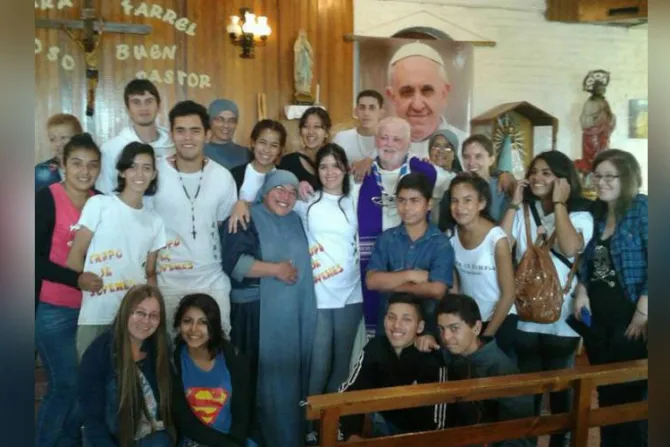 Emotiva despedida de sacerdote amenazado por narcotraficantes en Argentina